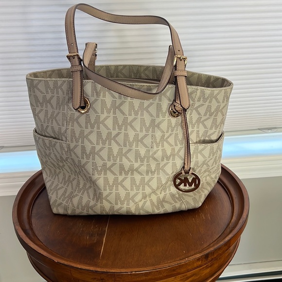 Michael Kors Bags Michael Kors Medium Size Tote Bag Poshmark